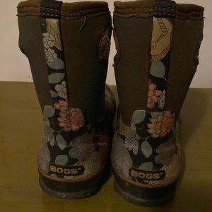 Women’s size 8 bogs